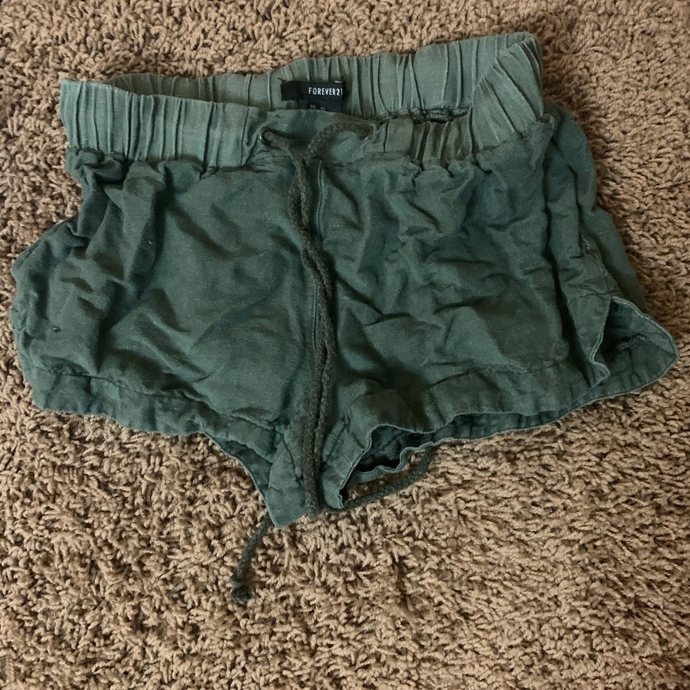 Forever 21 army green short shorts